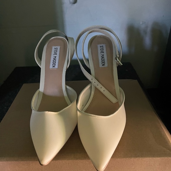 Steve Madden Alessi off white ankle strap heel - Picture 2 of 3